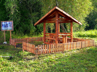 В лесах Рязанской области устанавливают современные места отдыха